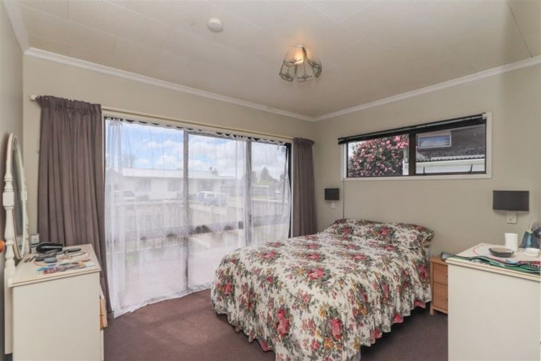 Photo of property in 3 Tainui Terrace, Inglewood, 4330