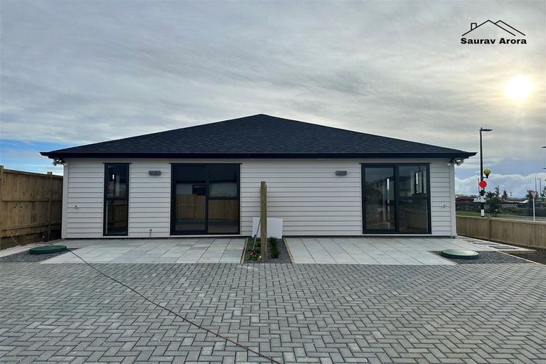 Photo of property in 14 Rorotu Avenue, Karaka, 2113