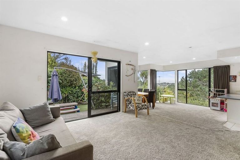 Photo of property in 9 Dalmeny Close, Murrays Bay, Auckland, 0630
