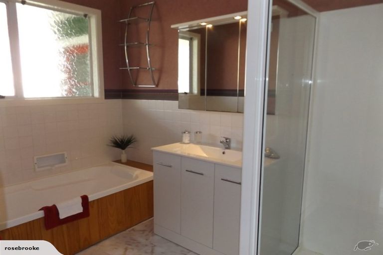 Photo of property in 6 Link Road, Newlands, Wellington, 6037