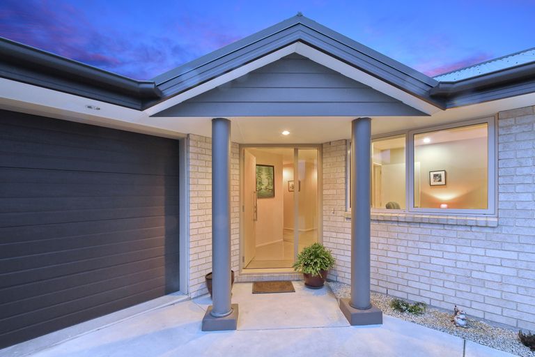 Photo of property in 11 Walnut Way, Rangiora, 7400