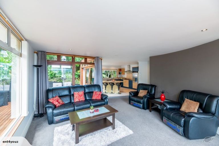Photo of property in 14 Chamari Close, Titirangi, Auckland, 0604