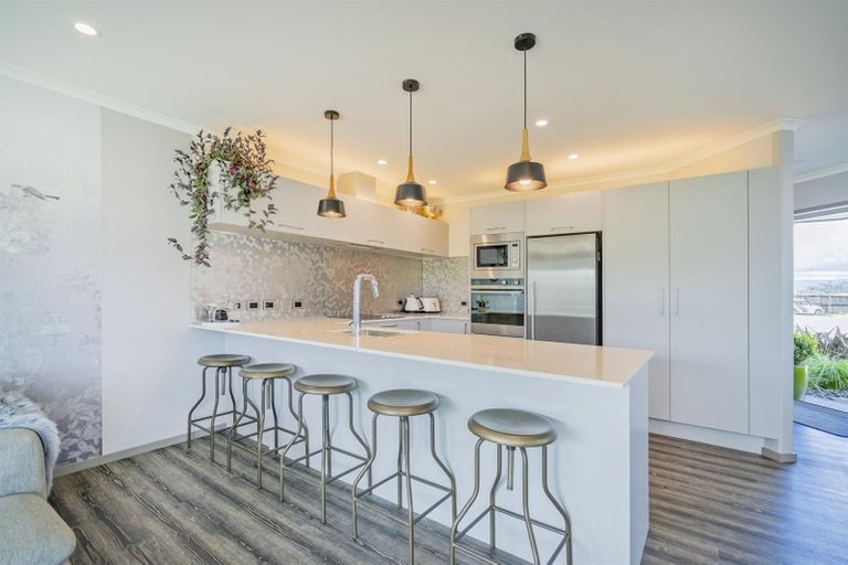 Photo of property in 2 Oscar Place, Whitianga, 3510