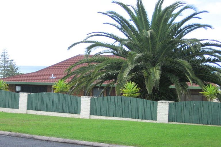 Photo of property in 24 Rushden Terrace, Red Beach, 0932