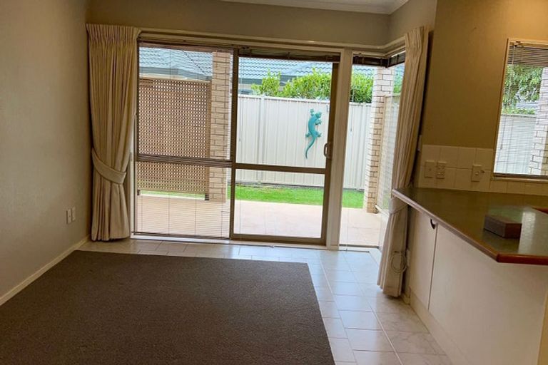 Photo of property in 31 Macnean Drive, East Tamaki Heights, Auckland, 2016
