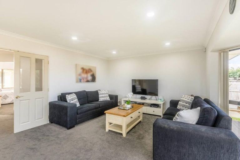 Photo of property in 6 Shearwater Rise, Paraparaumu Beach, Paraparaumu, 5032