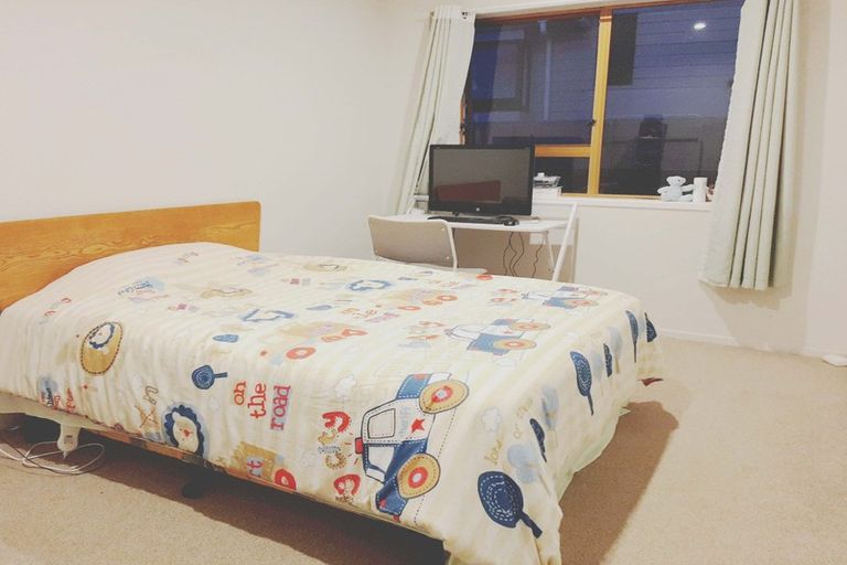 Photo of property in 2/28 Priestley Drive, Bucklands Beach, Auckland, 2014