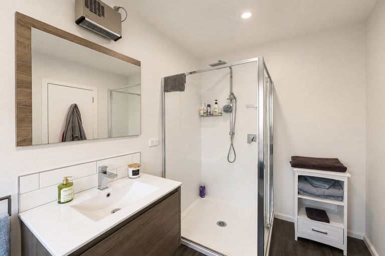 Photo of property in 2/28 Hampton Place, Burnside, Christchurch, 8053
