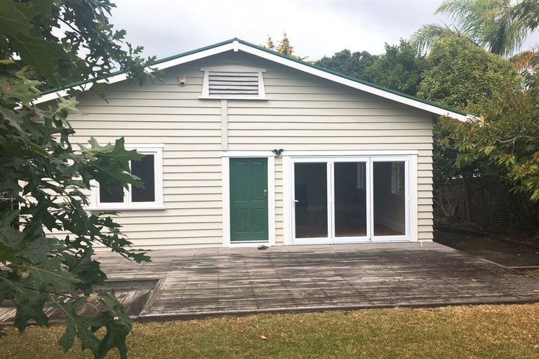 Photo of property in 20 Golf Road, New Lynn, Auckland, 0600