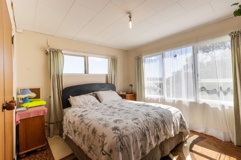 Photo of property in 17a Pimlico Place, Newlands, Wellington, 6037