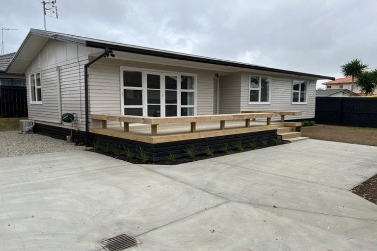 Photo of property in 2a Lansdown Place, Papakura, 2110