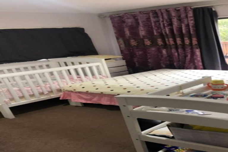 Photo of property in 16b Imperial Place, Henderson, Auckland, 0612