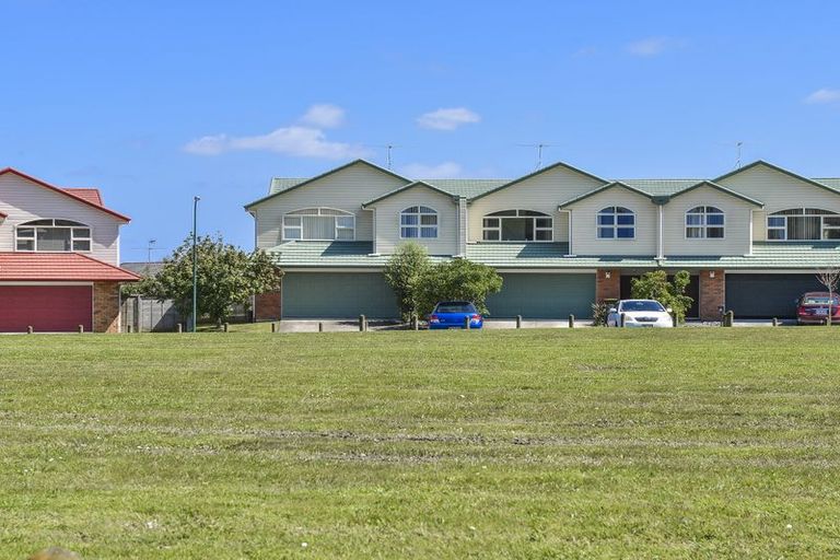 Photo of property in 12 Lime Crescent, Papakura, 2110