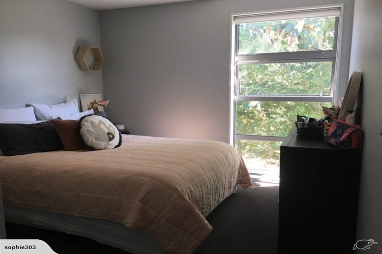 Photo of property in 128 Holly Road, St Albans, Christchurch, 8014