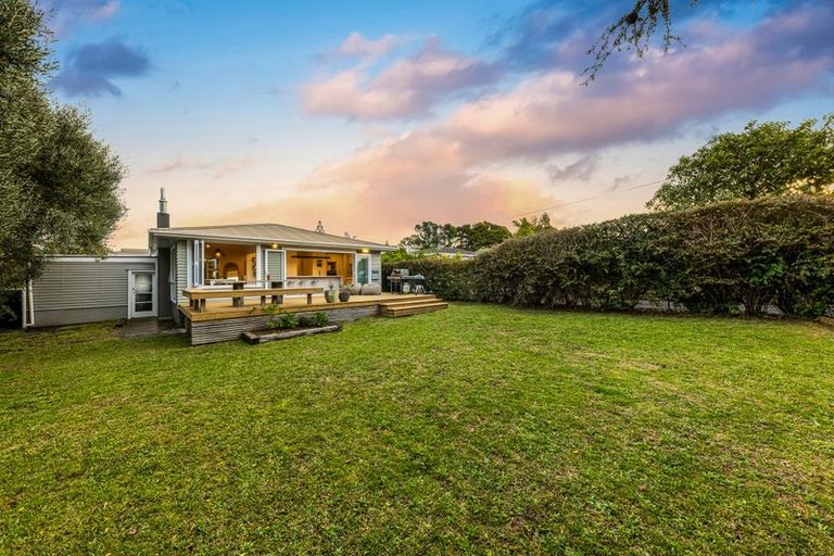 Photo of property in 4 Divich Avenue, Te Atatu South, Auckland, 0610