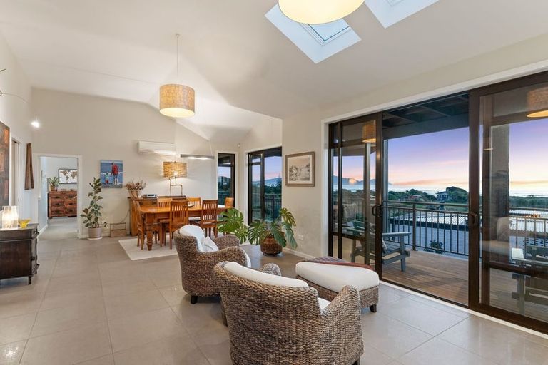 Photo of property in 8 Beachview Grove, Peka Peka, Waikanae, 5391