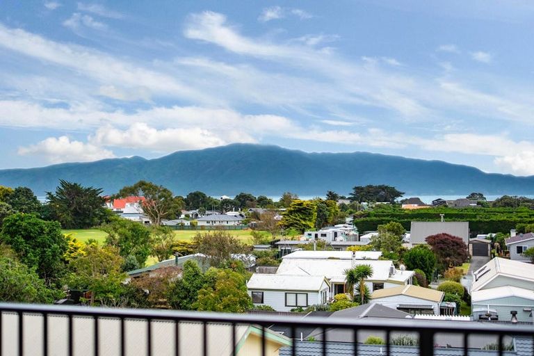 Photo of property in 8a Martin Road, Paraparaumu Beach, Paraparaumu, 5032