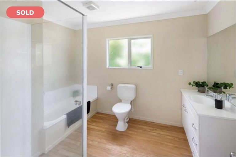 Photo of property in 6 Chippenham Grove, Churton Park, Wellington, 6037