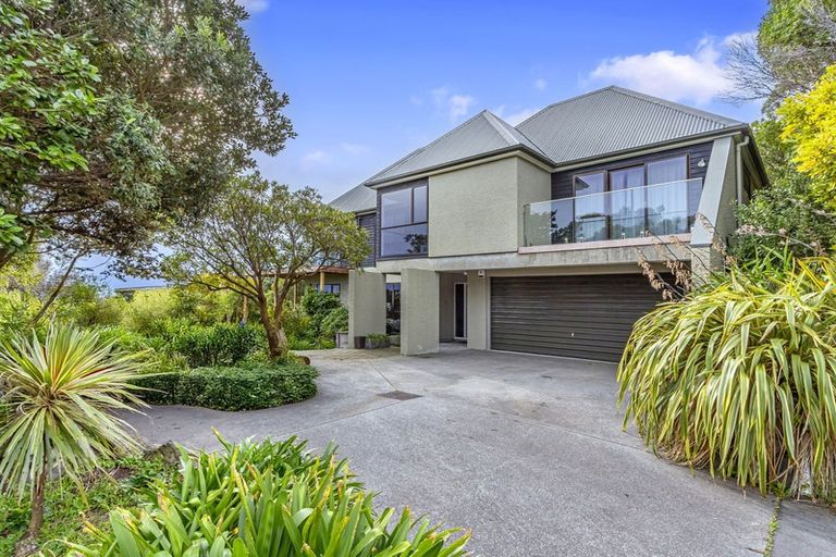 Photo of property in 20 Inverness Lane, Redcliffs, Christchurch, 8081