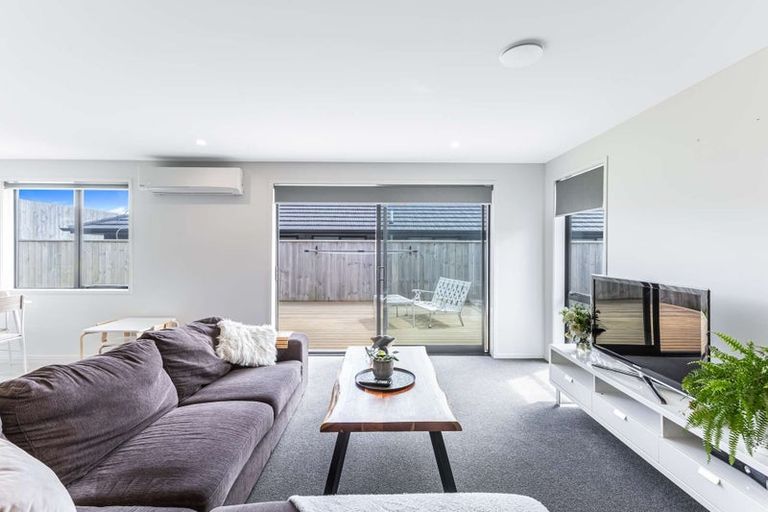 Photo of property in 10 Rehua Place, Waiwhakaiho, New Plymouth, 4312