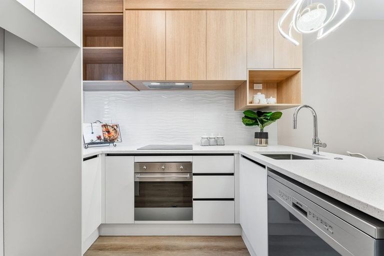 Photo of property in 17 Don Oliver Lane, Glen Eden, 0602