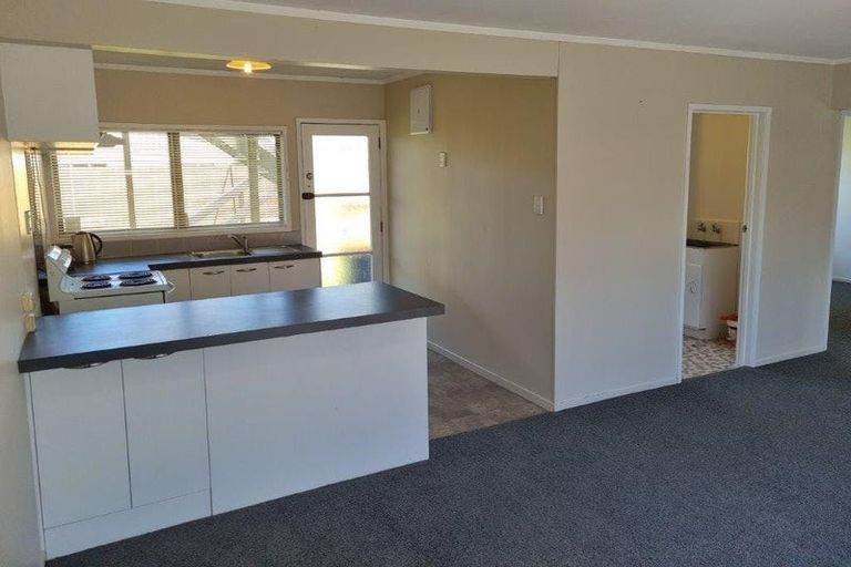 Photo of property in 37 Graham Avenue, Te Atatu Peninsula, Auckland, 0610