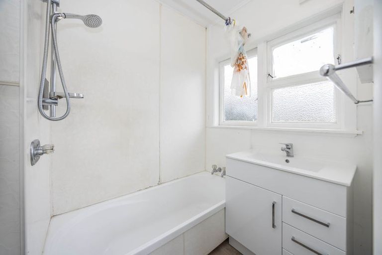 Photo of property in 15 Allenby Street, Bader, Hamilton, 3206