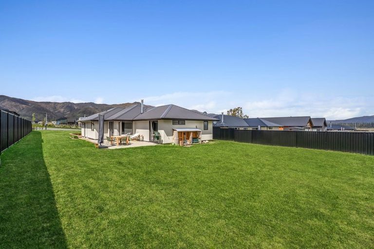 Photo of property in 7 Tomtit Crescent, Lake Hawea, Wanaka, 9382