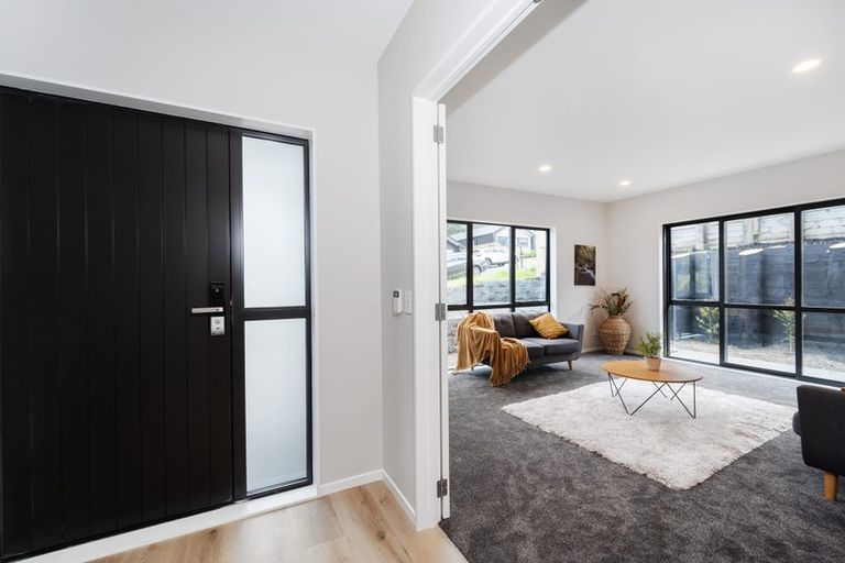 Photo of property in 4 Maraeariki Avenue, Orewa, 0931