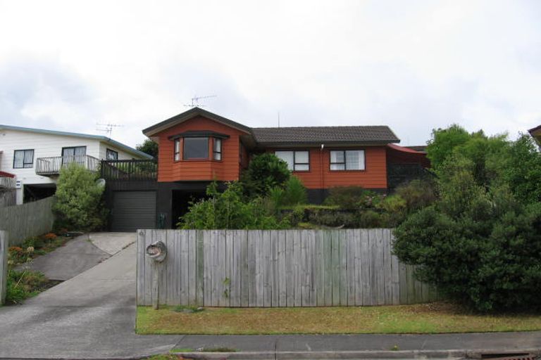 Photo of property in 12 Sevilla Place, Unsworth Heights, Auckland, 0632