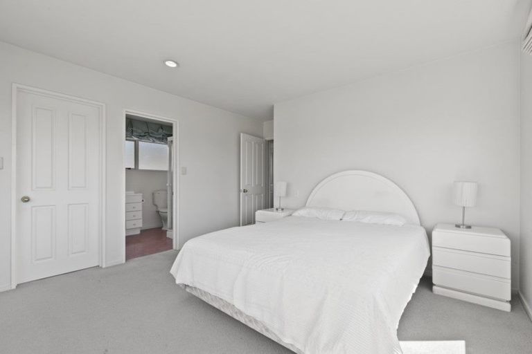 Photo of property in 17 Bevyn Street, Castor Bay, Auckland, 0620