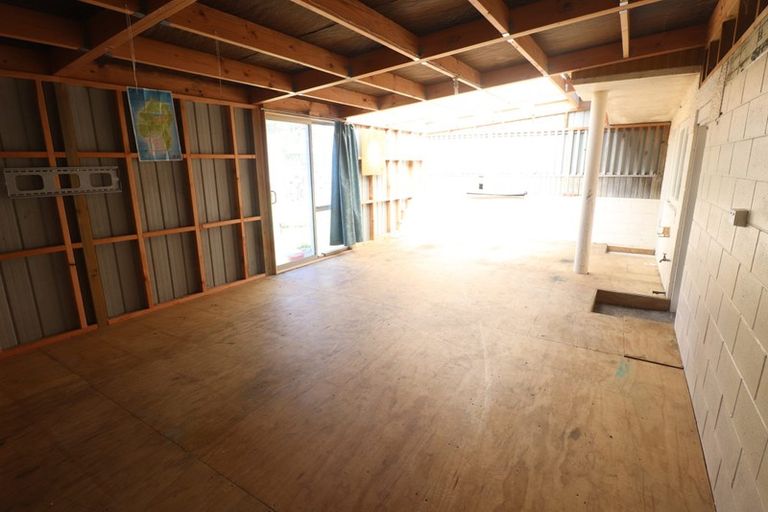 Photo of property in 11 Ellice Road, Totara Vale, Auckland, 0629