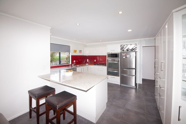 Photo of property in 6 Myers Grove, Churton Park, Wellington, 6037