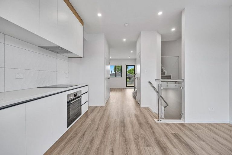 Photo of property in 345 Pakuranga Road, Pakuranga Heights, Auckland, 2010