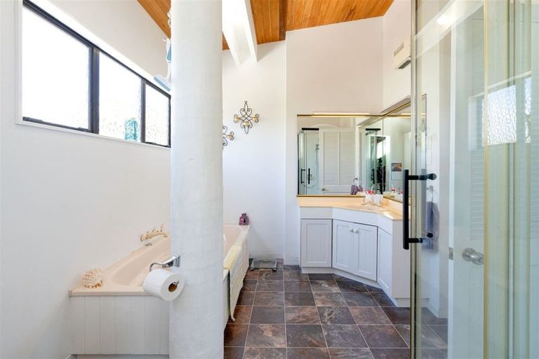 Photo of property in 2 Tahi Road, Paraparaumu Beach, Paraparaumu, 5032