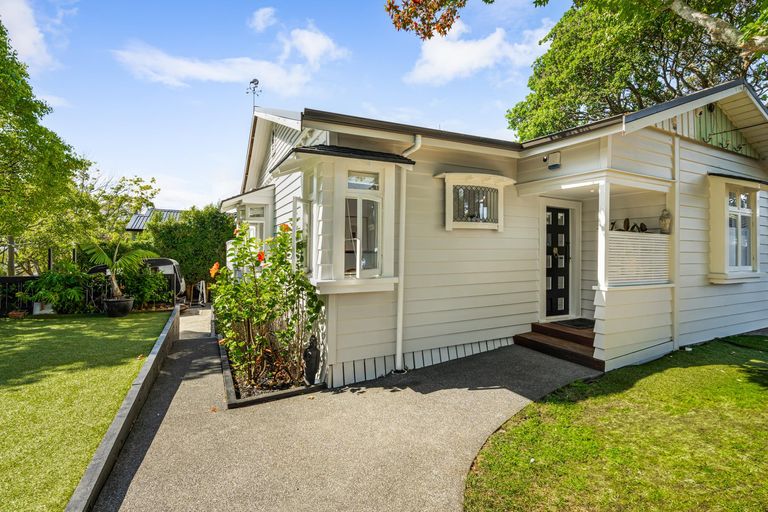 Photo of property in 61 Miro Street, New Lynn, Auckland, 0600