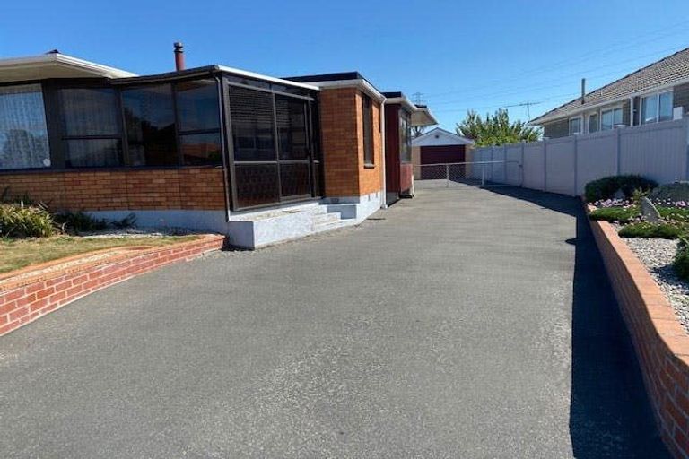 Photo of property in 61 Denise Crescent, Hornby, Christchurch, 8042