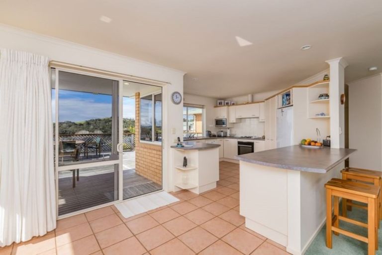 Photo of property in 2 Ocean View Road, Cable Bay, 0420