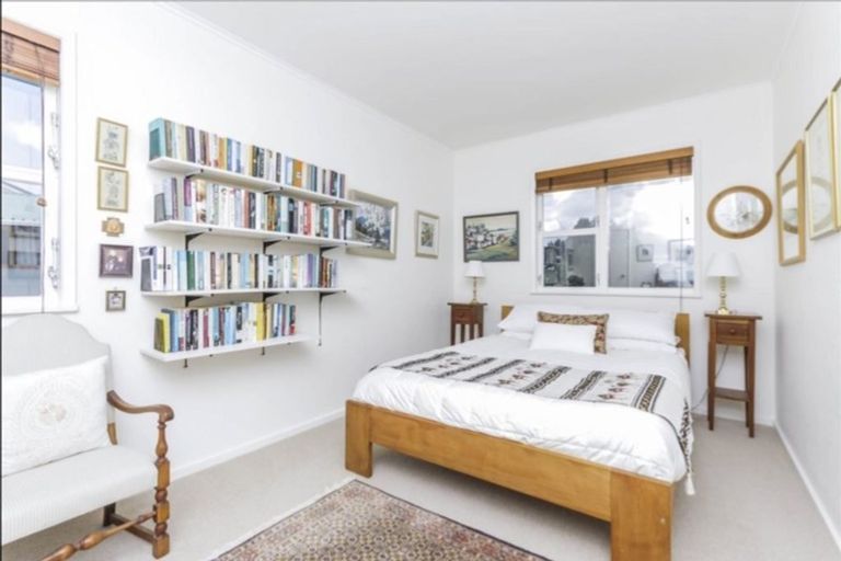 Photo of property in 154 Bleakhouse Road, Mellons Bay, Auckland, 2014