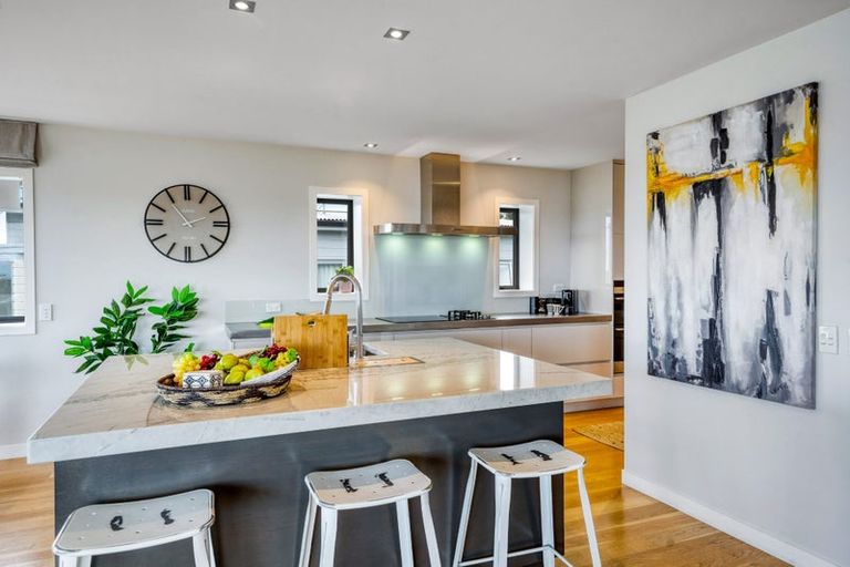 Photo of property in 128 Churchill Road, Rothesay Bay, Auckland, 0630