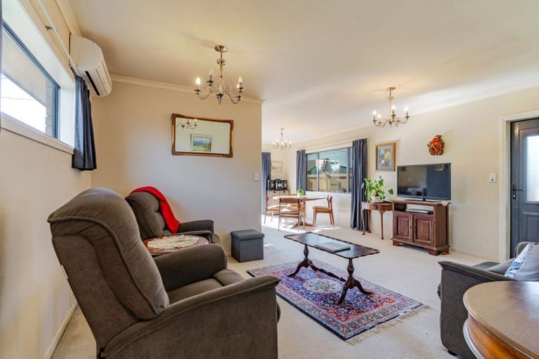 Photo of property in 2 Garrison Street, Carterton, 5713