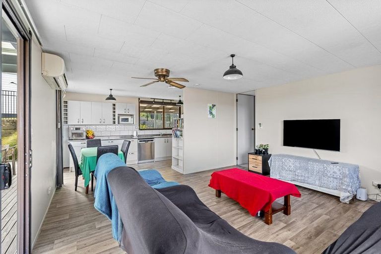 Photo of property in 1/21 Sarajevo Place, Massey, Auckland, 0614