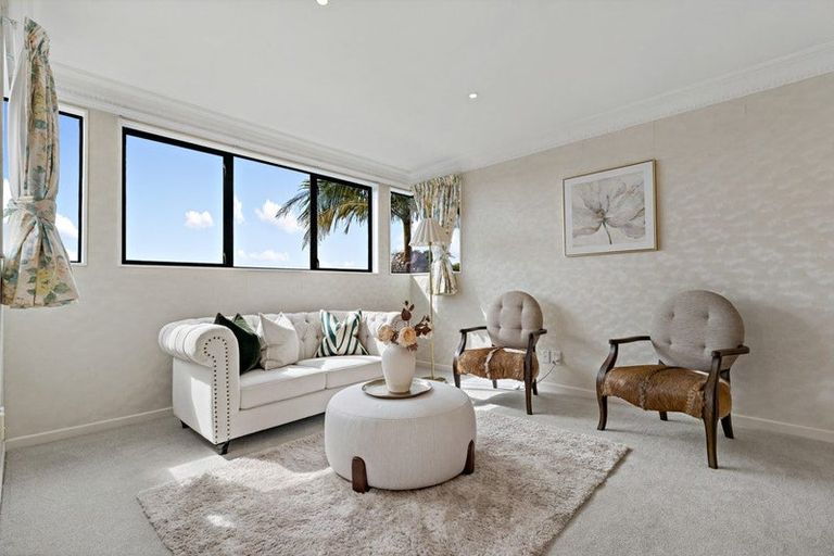 Photo of property in 15 Tumbridge Place, Somerville, Auckland, 2014