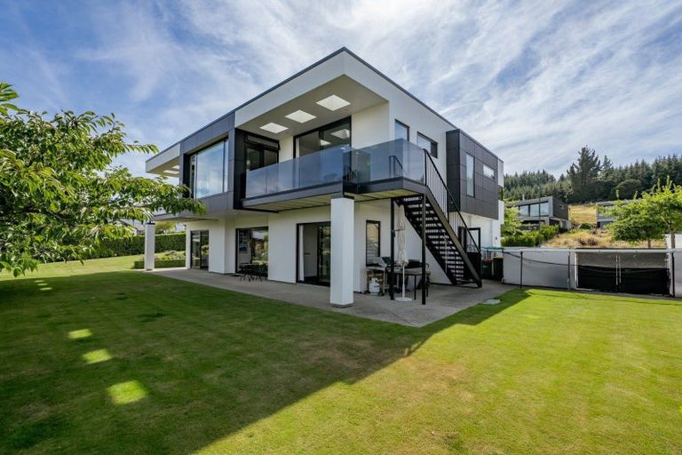 Photo of property in 47 Forest Heights, Wanaka, 9305