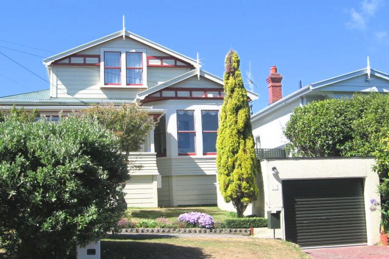 Photo of property in 13 West Road, Northland, Wellington, 6012