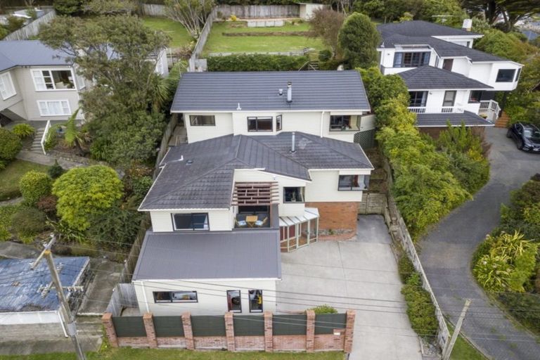 Photo of property in 10 Kowhai Street, Tawa, Wellington, 5028