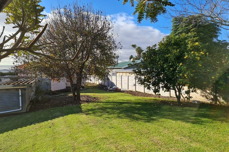 Photo of property in 11 Mona Avenue, Mangere Bridge, Auckland, 2022