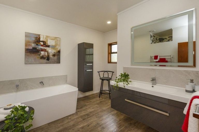 Photo of property in 37 East Street, Terrace End, Palmerston North, 4410