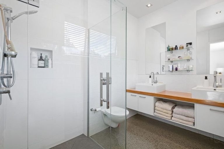 Photo of property in 14 Millbrook Drive, Waiuku, 2683