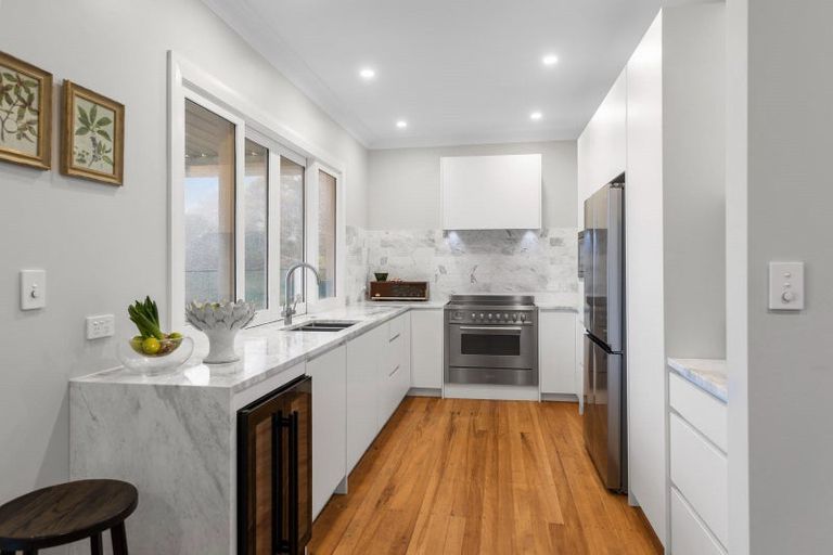 Photo of property in 97 Scenic Drive, Titirangi, Auckland, 0604